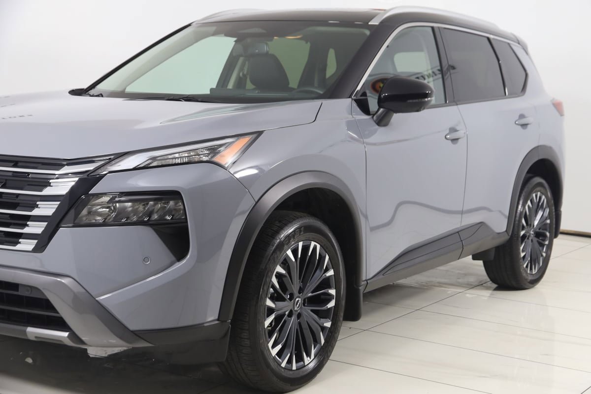 Used 2025 Nissan Rogue SL w/ Tech Package FWD image 58