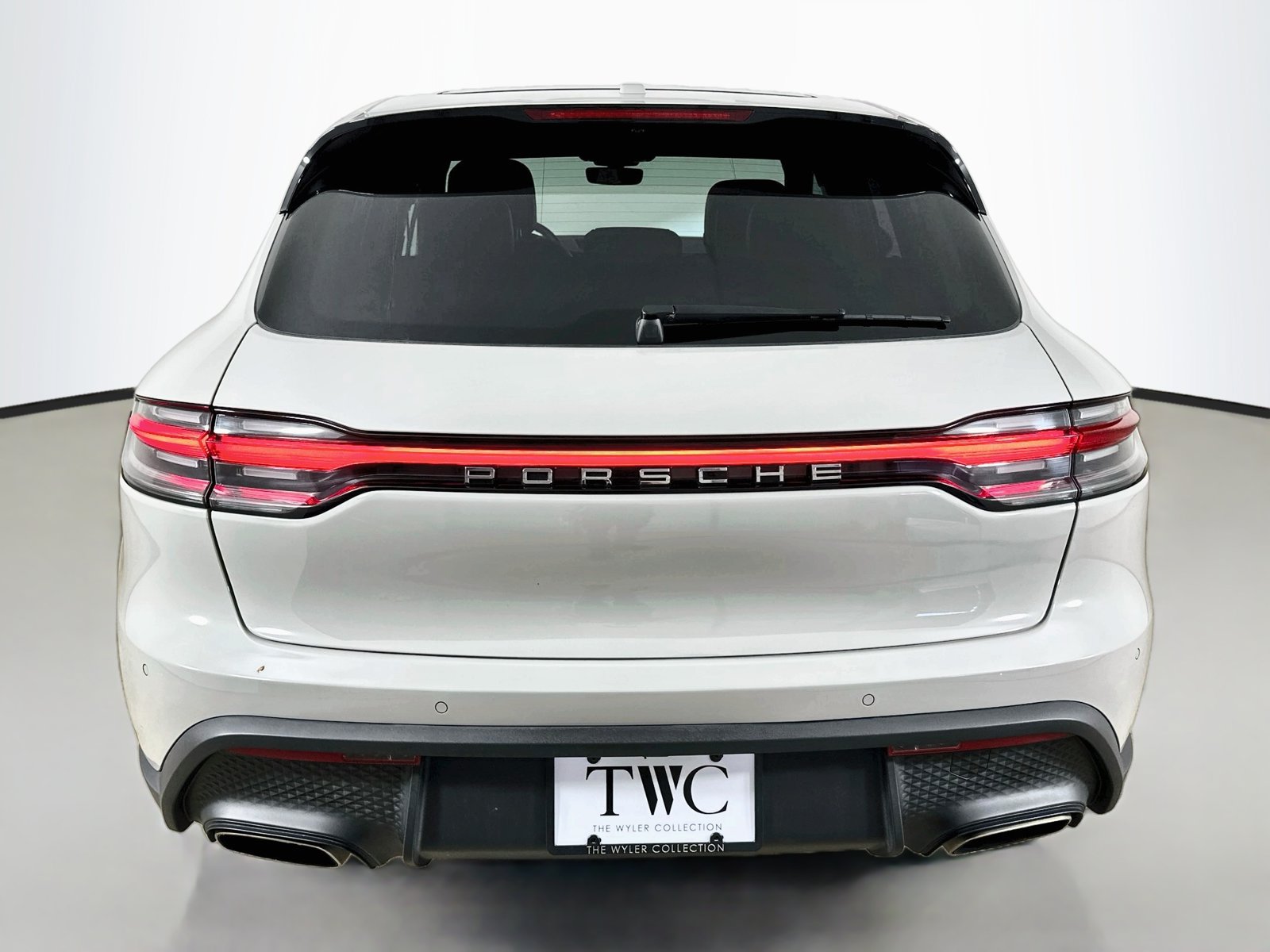 Used 2023 Porsche Macan AWD/4WD image 6