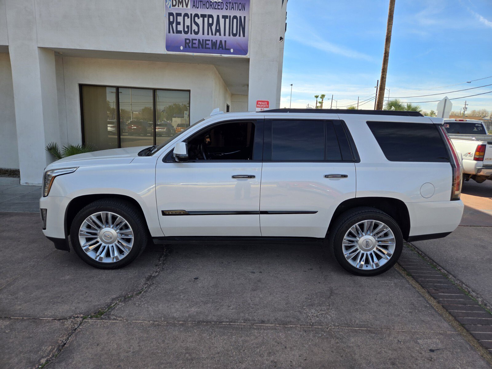 Used 2016 Cadillac Escalade Platinum image 2