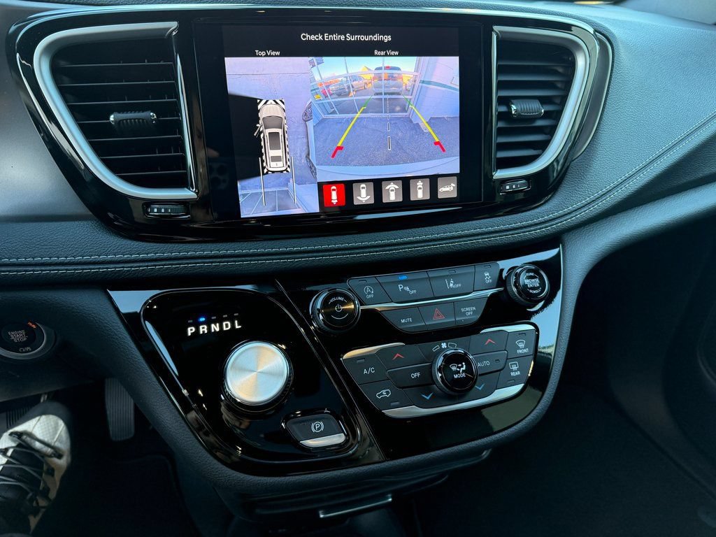 New 2026 Chrysler Pacifica Select w/ S Appearance Package FWD image 11