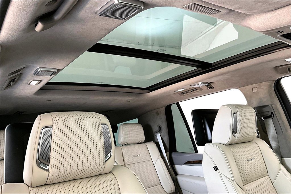 Used 2026 Cadillac Escalade Platinum Sport w/ LPO, Floor Liner Package AWD/4WD image 20