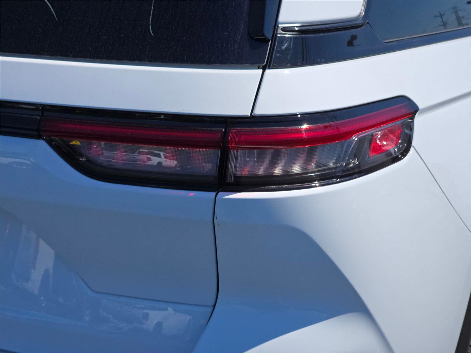 New 2025 Jeep Grand Cherokee Altitude image 13