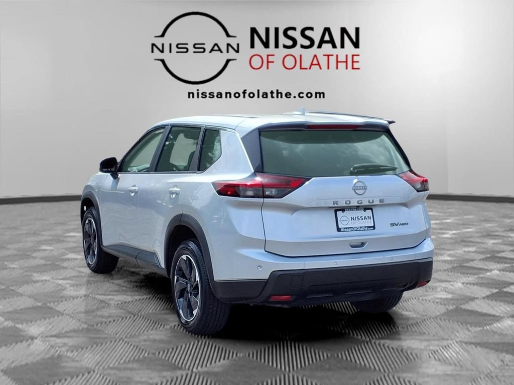 Used 2024 Nissan Rogue SV AWD/4WD image 3
