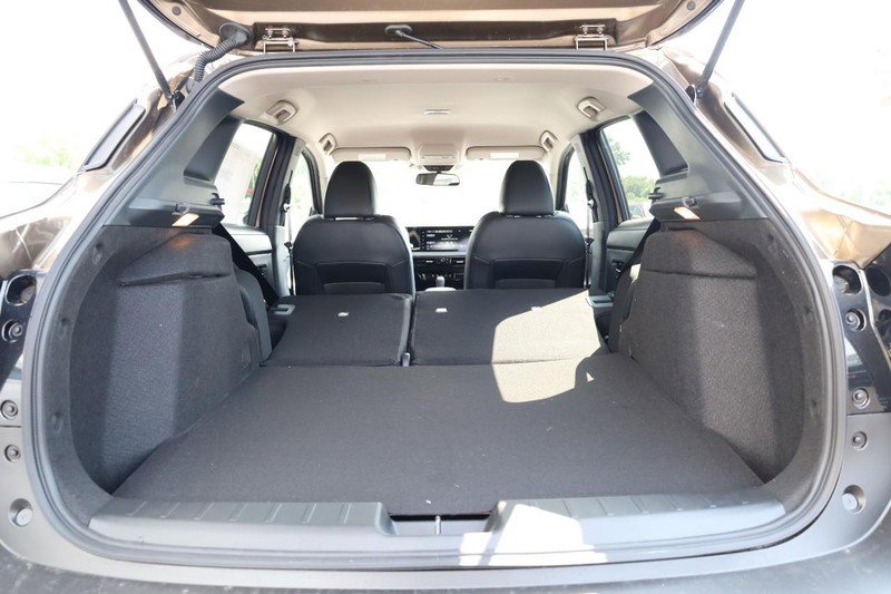 New 2025 Nissan Kicks SR image 9