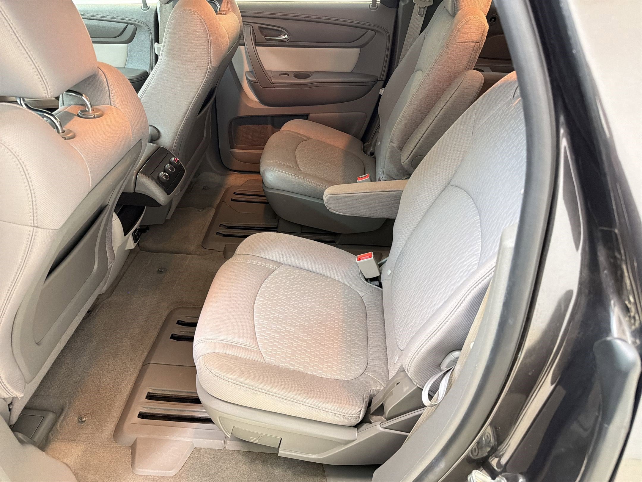 Used 2014 GMC Acadia SLE FWD image 15