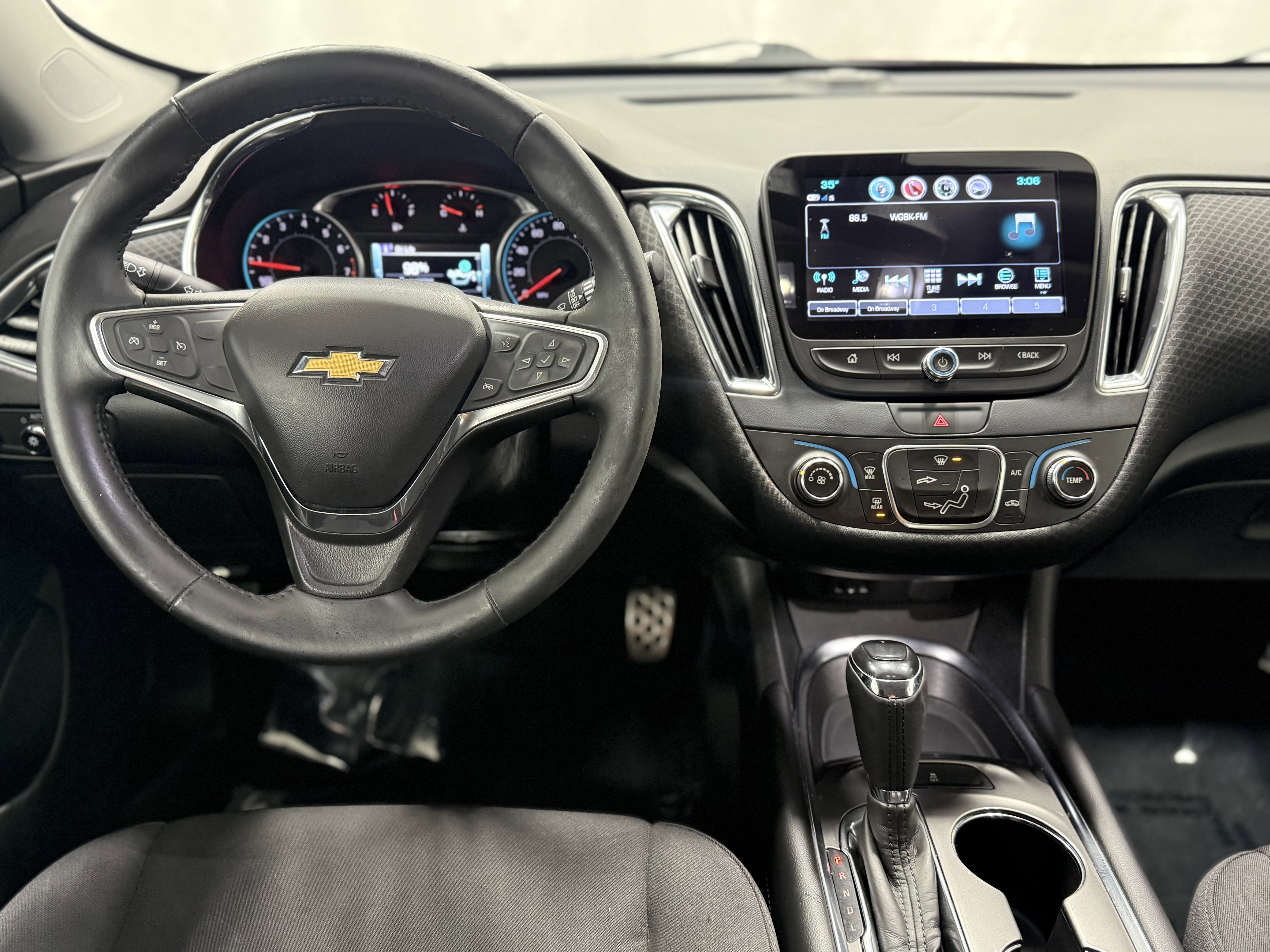 Used 2017 Chevrolet Malibu LT image 16