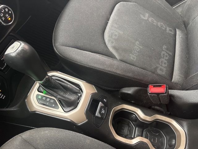 Used 2017 Jeep Renegade Latitude image 23