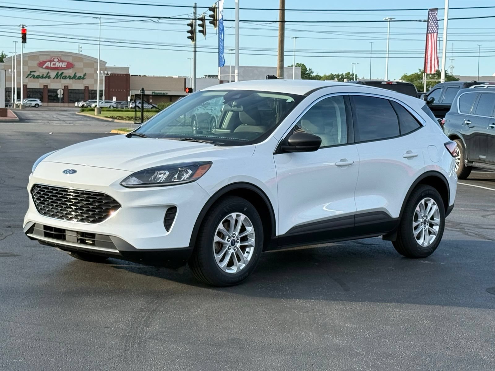 Used 2022 Ford Escape SE w/ Convenience Package FWD image 8