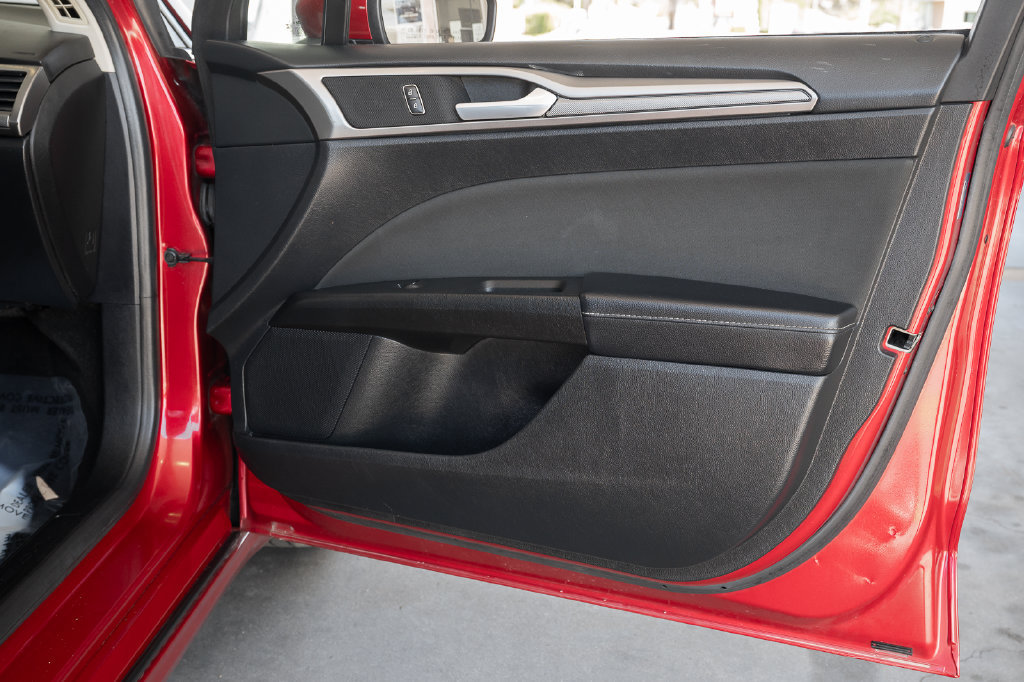 Used 2020 Ford Fusion SE FWD image 44