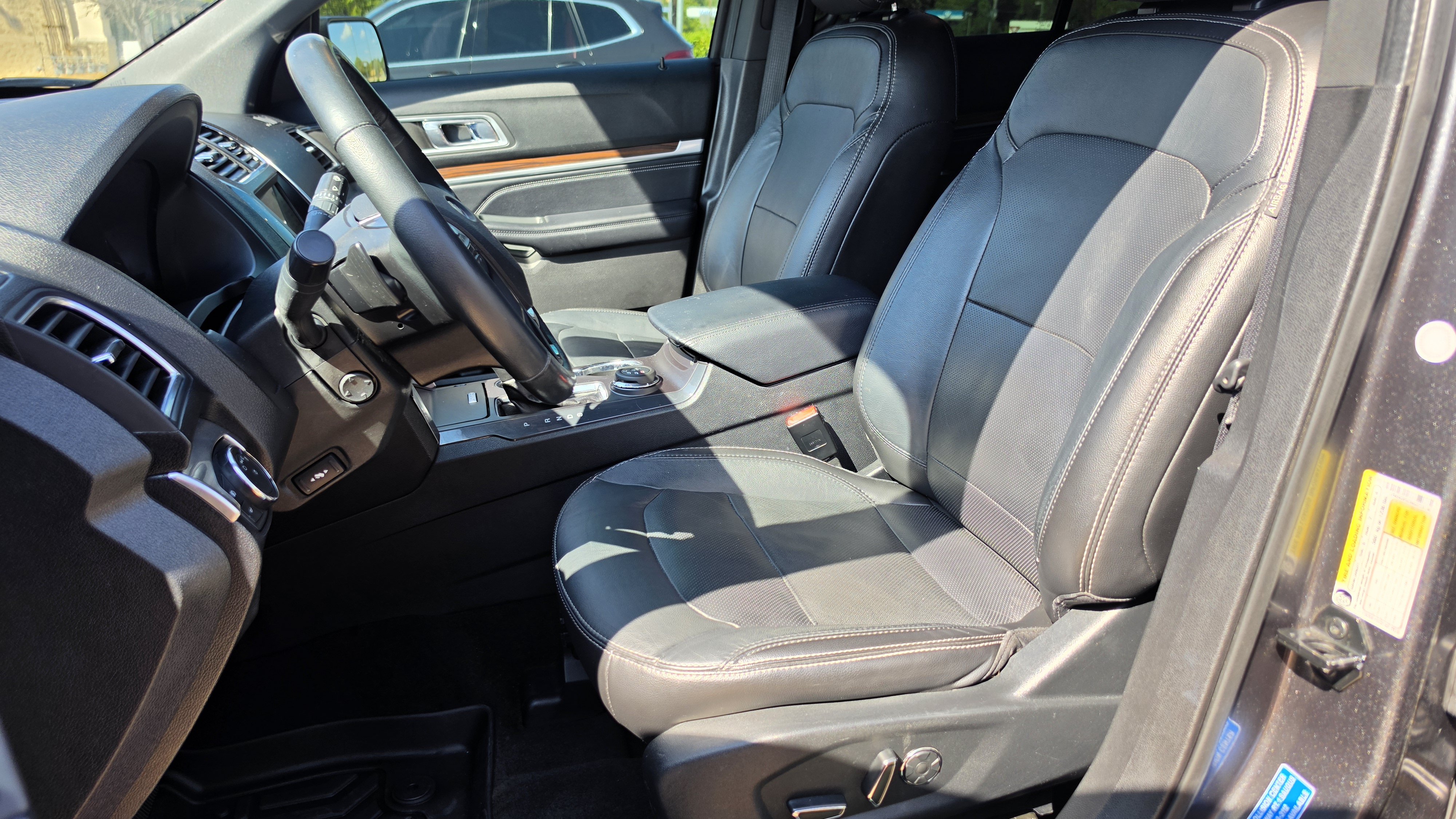 Used 2017 Ford Explorer Limited w/ Equipment Group 301A AWD/4WD image 24