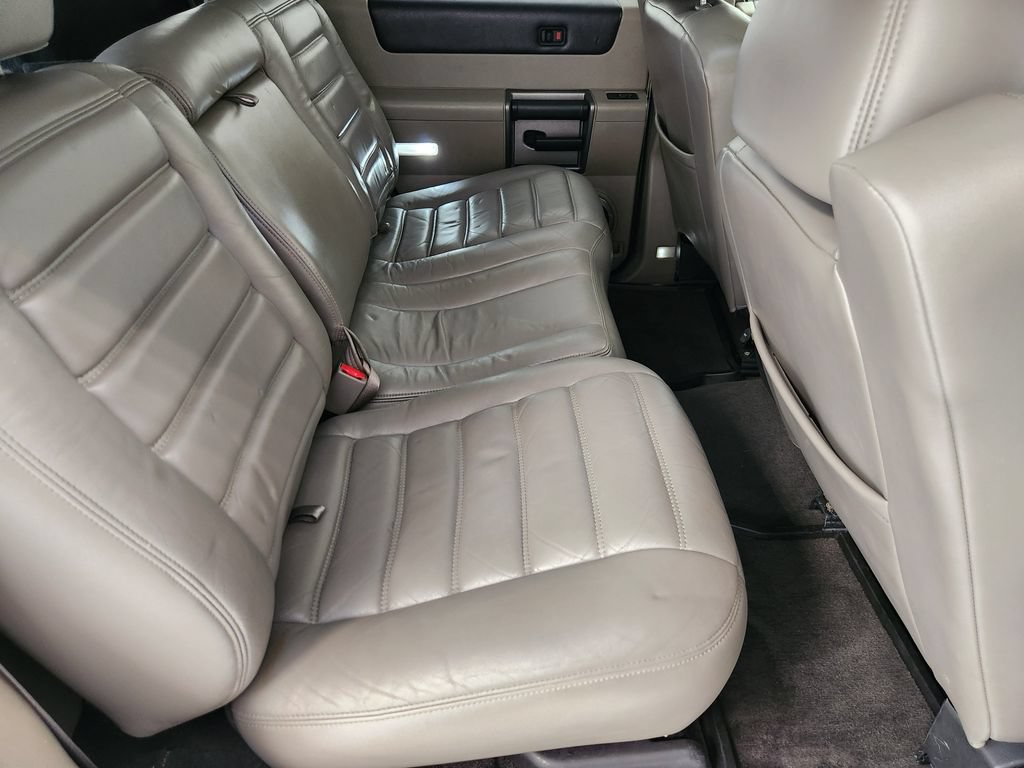 Used 2003 HUMMER H2 w/ Preferred Equipment Group AWD/4WD image 32