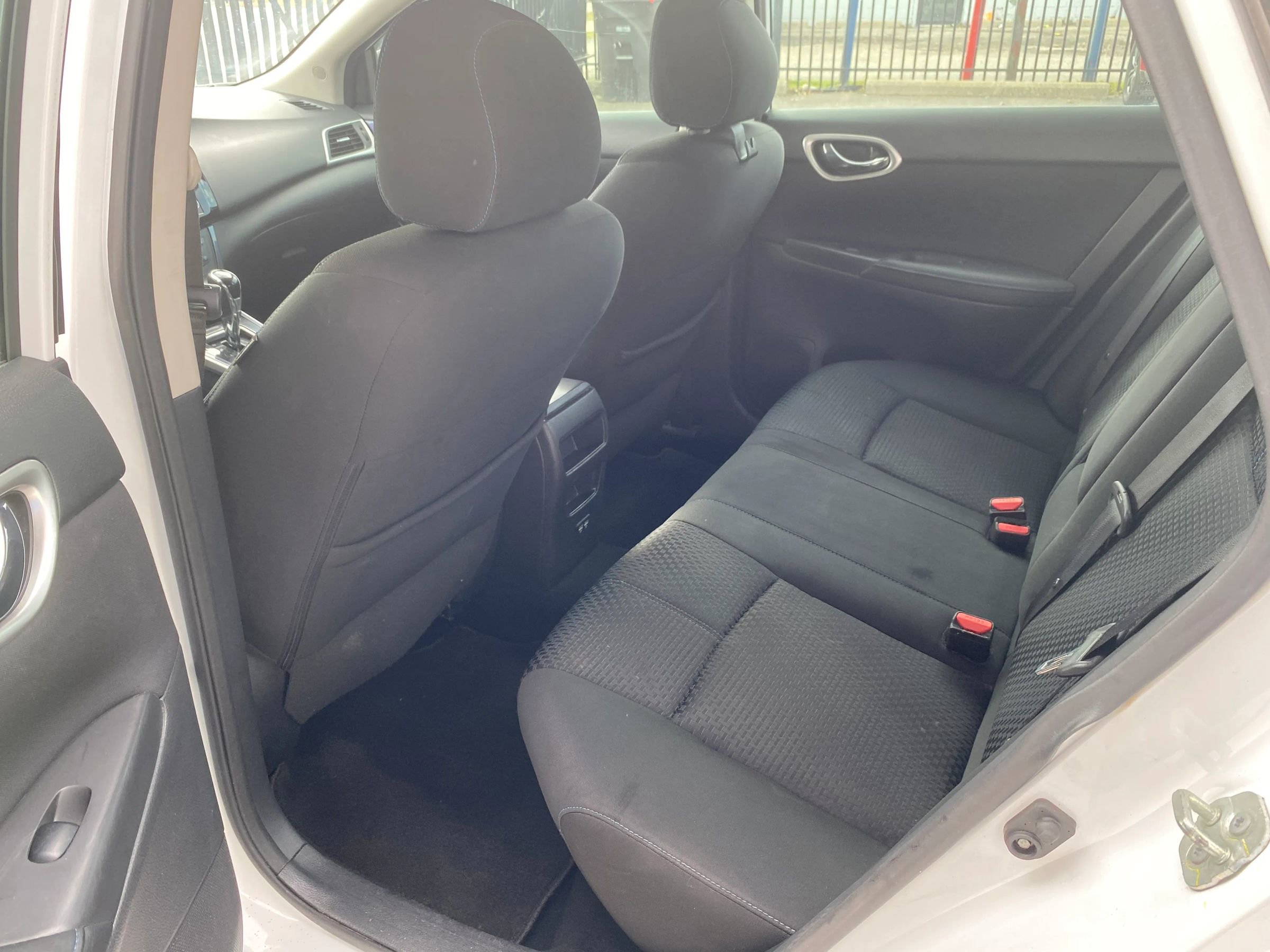 Used 2018 Nissan Sentra SR w/ SR Midnight Edition Package image 9