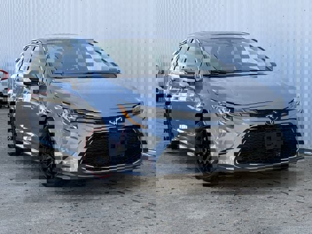 Used 2021 Toyota Corolla XLE w/ Carpet Mat Package (TMS) image 2