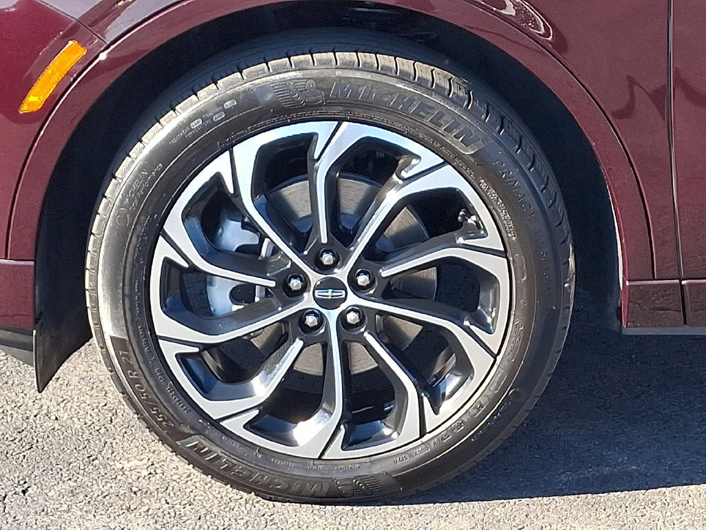 Certified 2025 Lincoln Nautilus Reserve AWD/4WD image 8