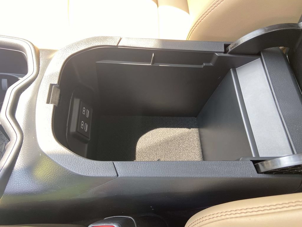 Used 2024 Toyota RAV4 XLE Premium FWD image 29