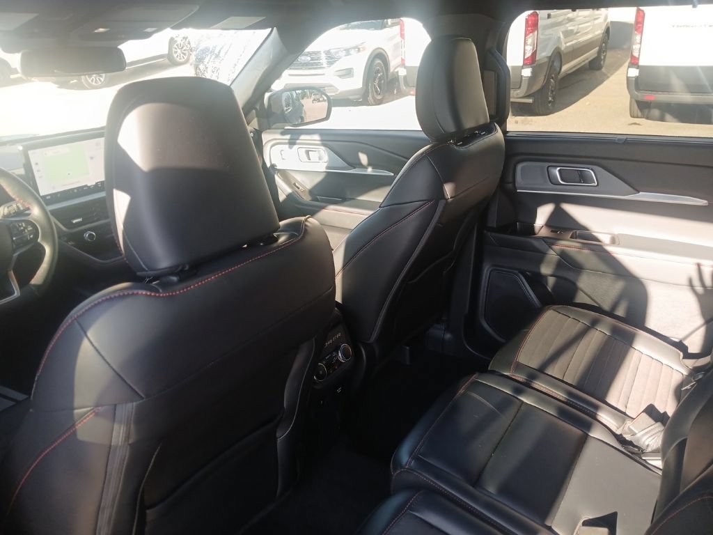 Used 2025 Ford Explorer ST-Line w/ ST-Line Street Pack AWD/4WD image 14