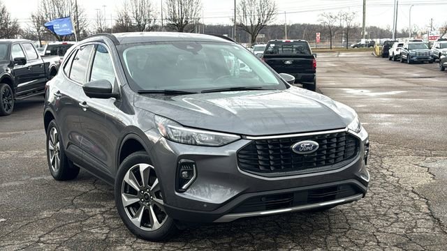 Certified 2023 Ford Escape Platinum image 2