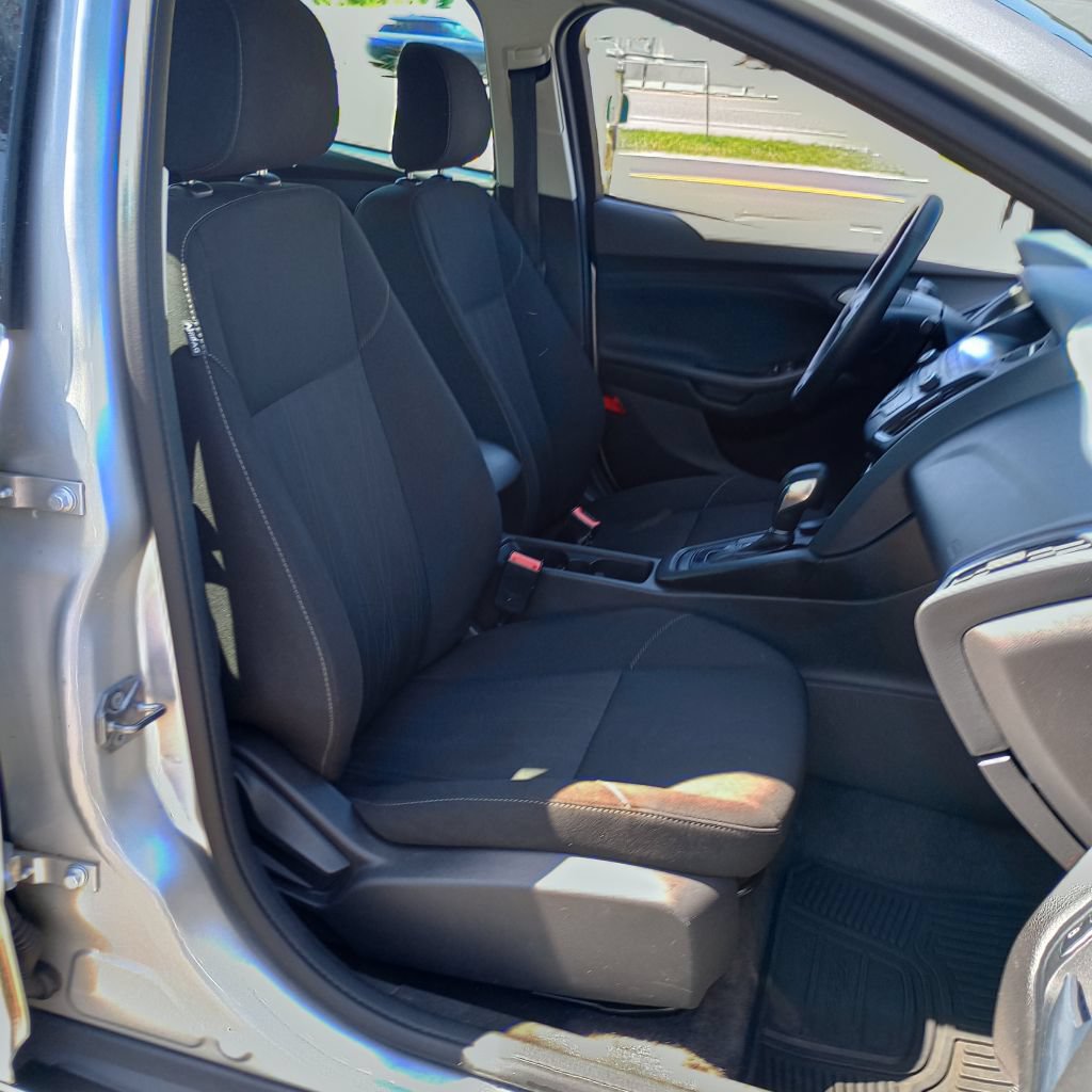 Used 2018 Ford Focus SE w/ Cold Weather Package FWD image 24