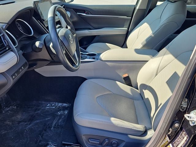 Used 2021 Toyota Camry XLE image 14