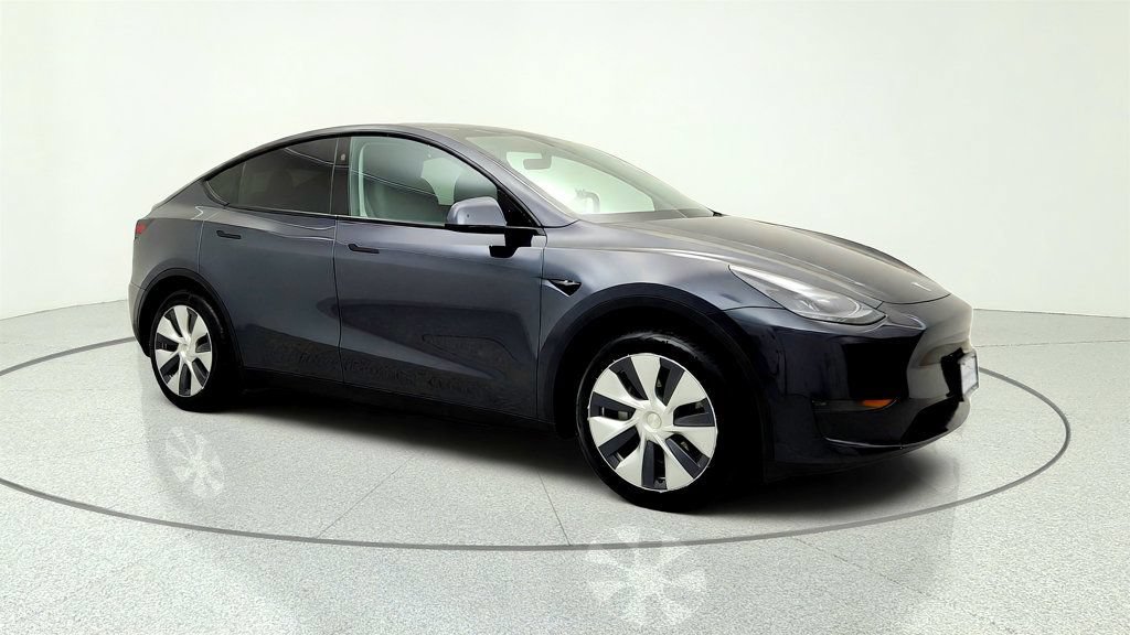 Used 2024 Tesla Model Y Long Range RWD image 3