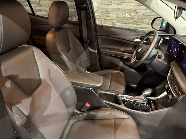 Used 2025 Buick Encore GX Preferred image 2