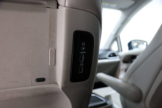 Used 2017 Chrysler Pacifica Touring-L Plus w/ Advanced Safetytec Group FWD image 26