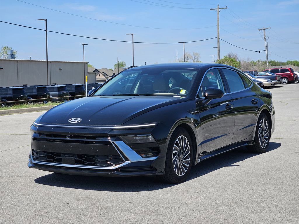 Certified 2025 Hyundai Sonata Limited FWD image 2