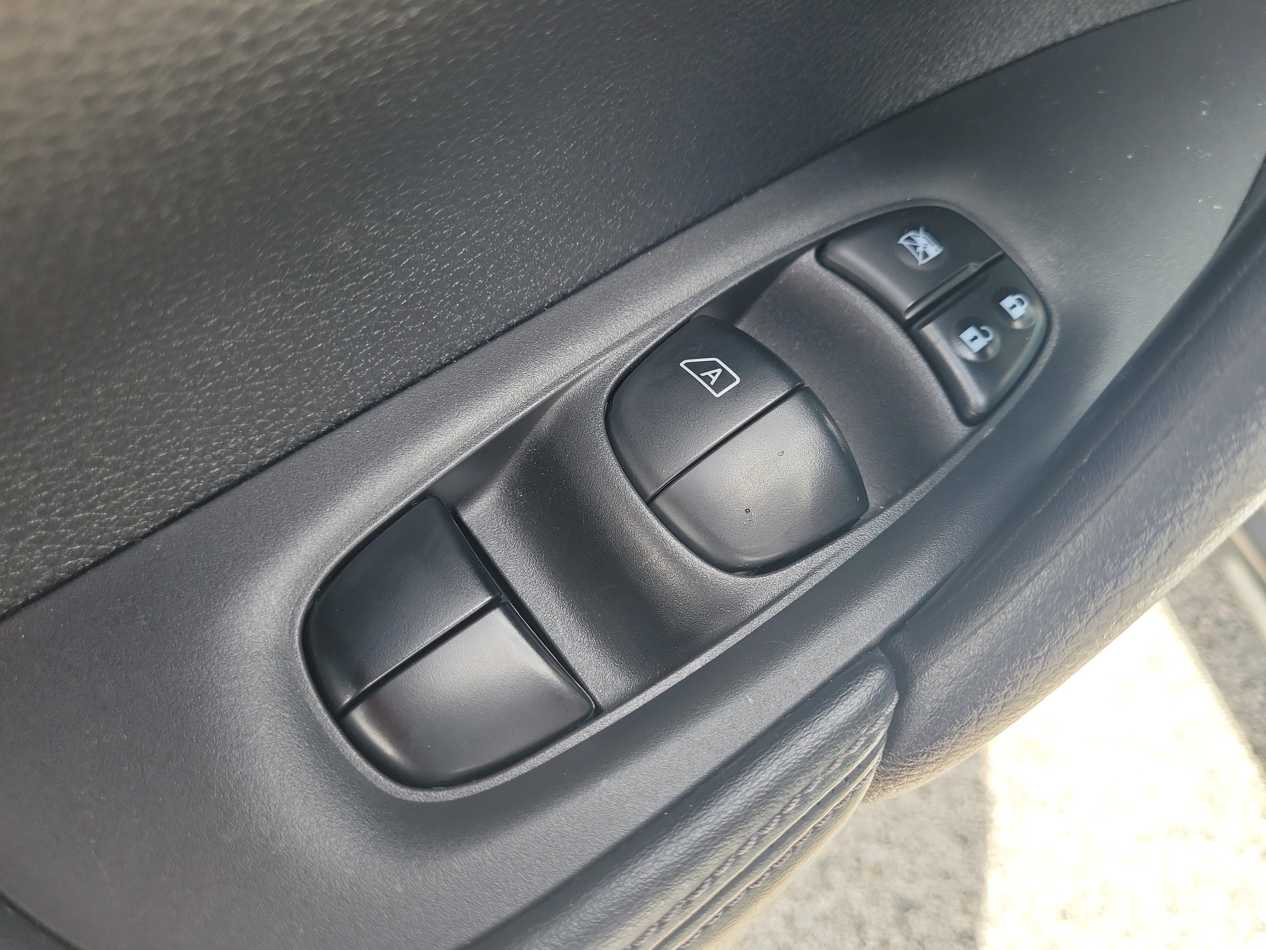 Certified 2019 Nissan Rogue SV FWD image 11