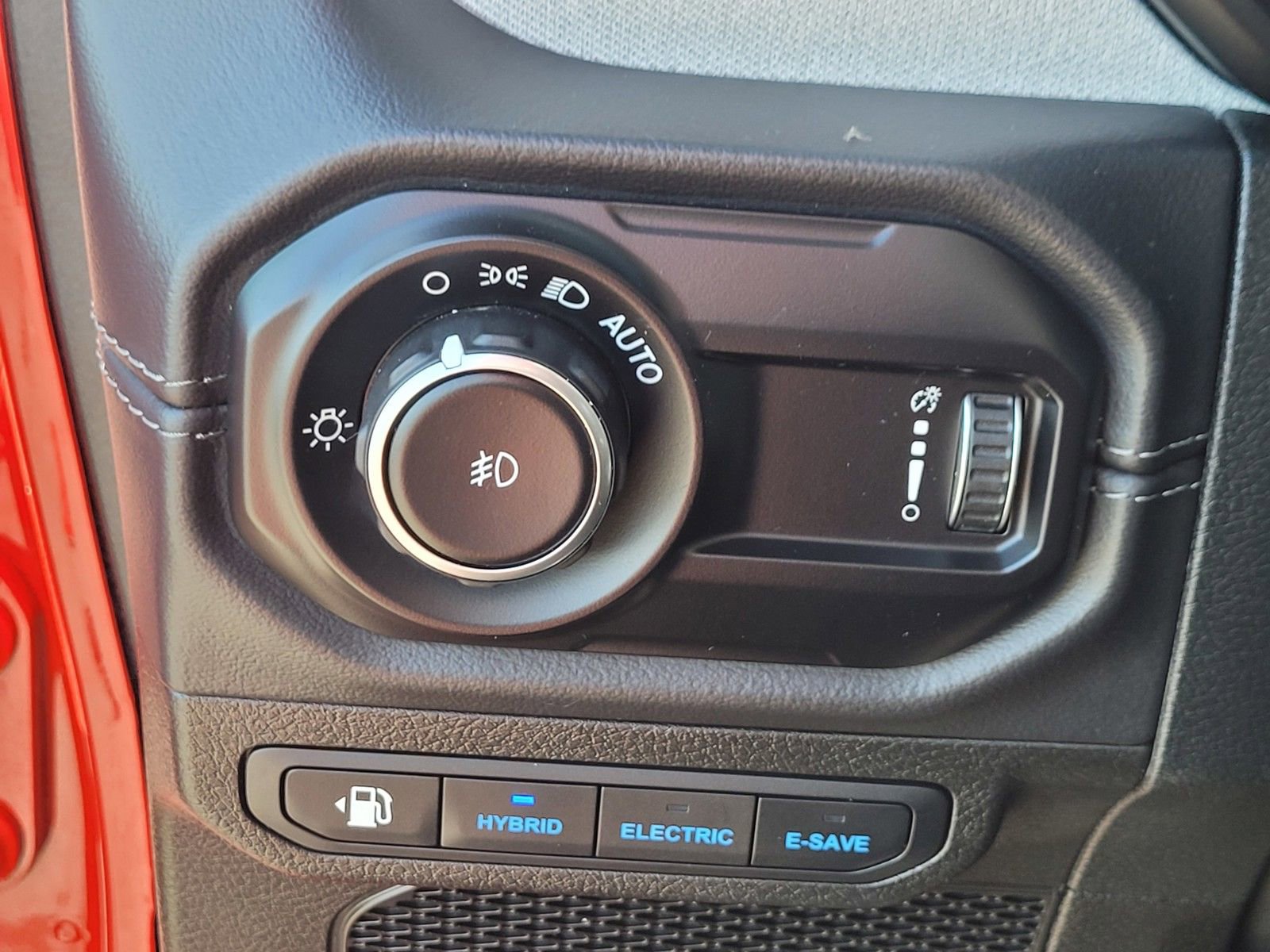 Used 2025 Jeep Wrangler Sahara 4xe image 28