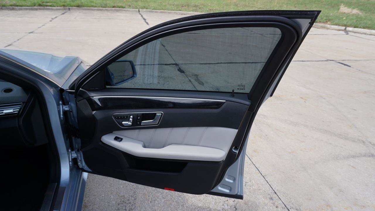 Used 2013 Mercedes-Benz E 350 BlueTEC Sedan image 33