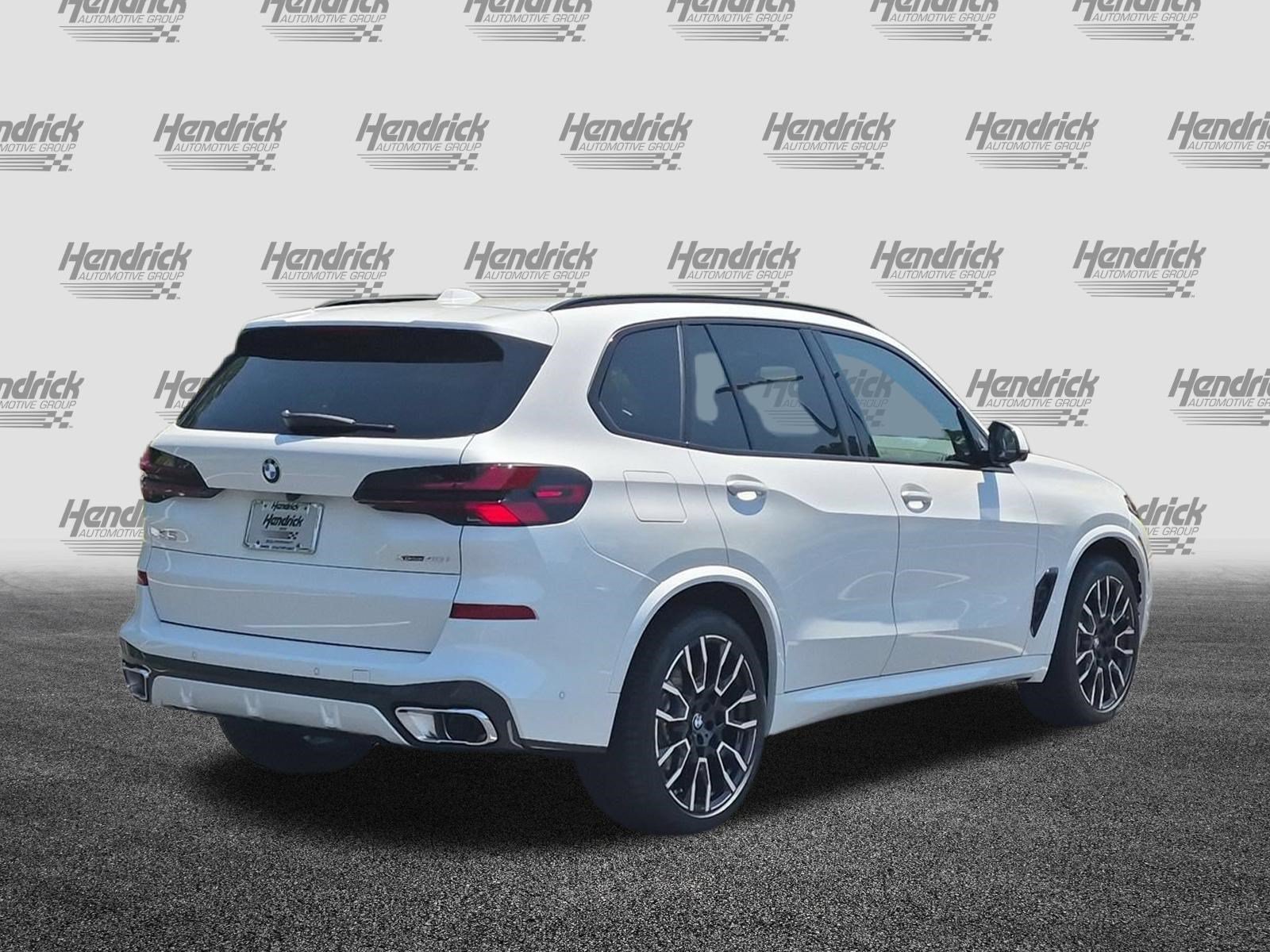 New 2026 BMW X5 xDrive40i w/ M Sport Package AWD/4WD image 10