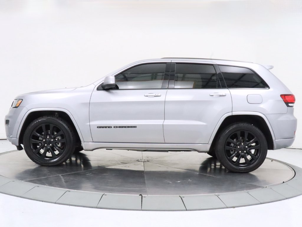 Used 2020 Jeep Grand Cherokee Altitude RWD image 2