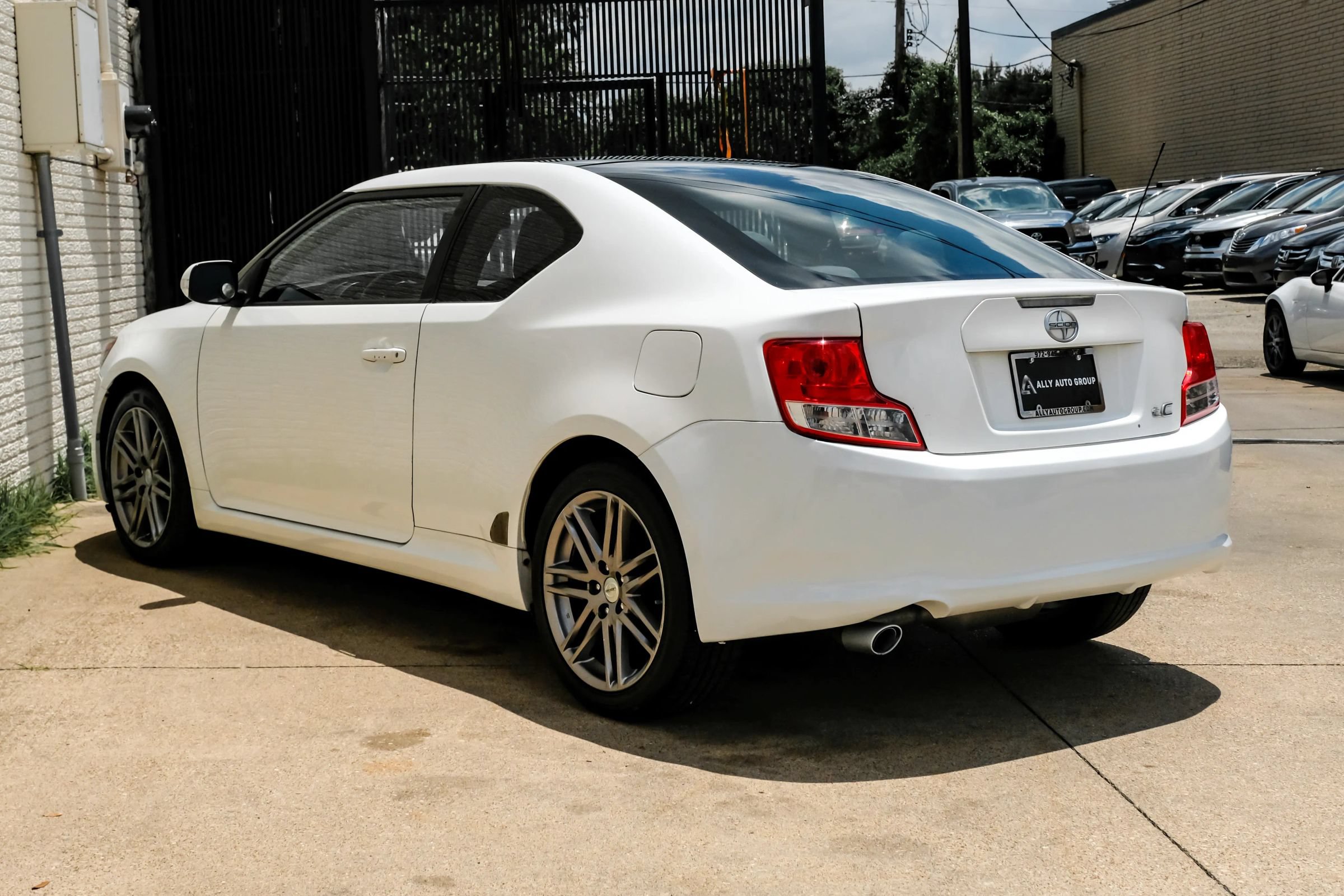 Used 2012 Scion tC FWD image 9