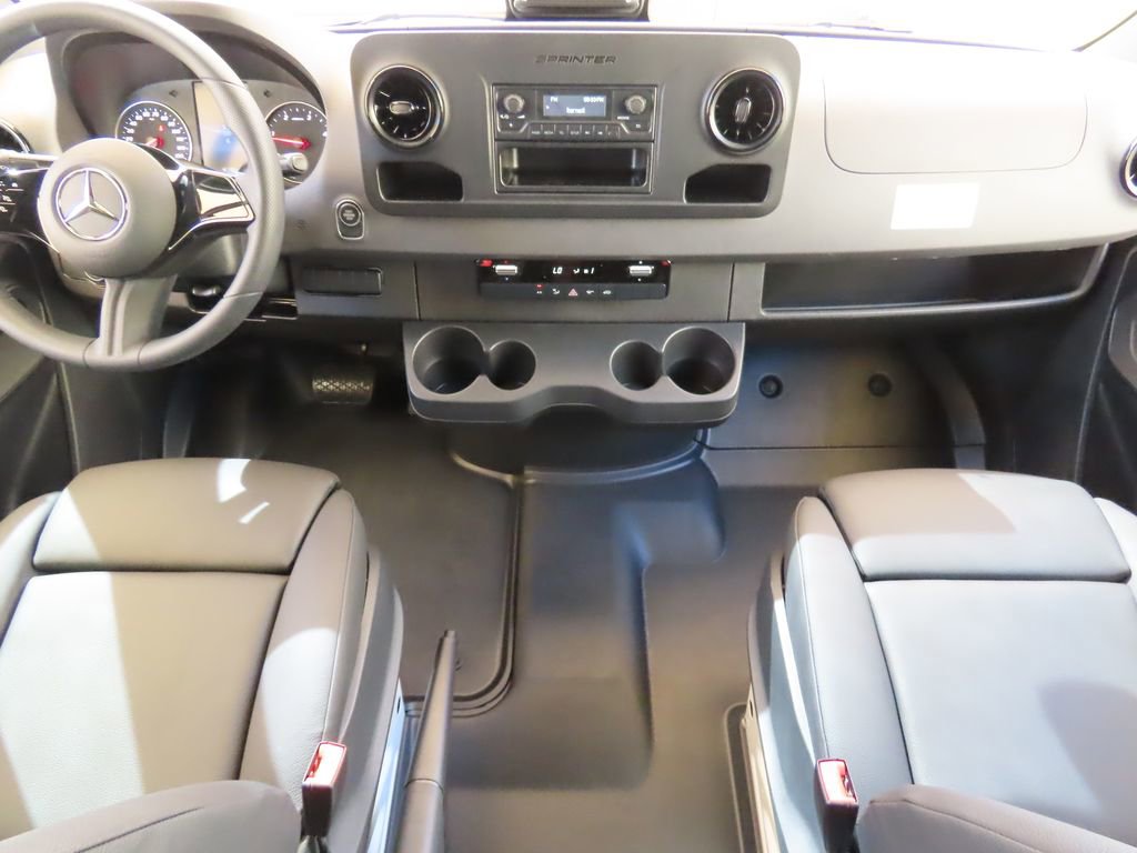 Used 2025 Mercedes-Benz Sprinter 2500 image 13