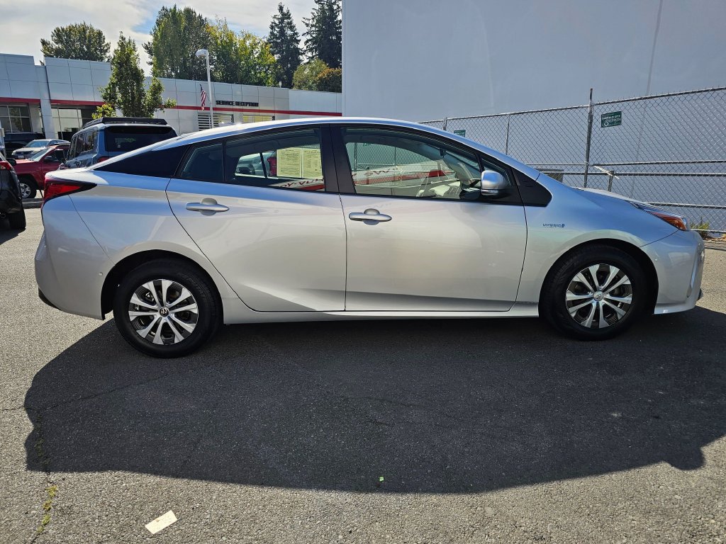Used 2021 Toyota Prius LE AWD/4WD image 8