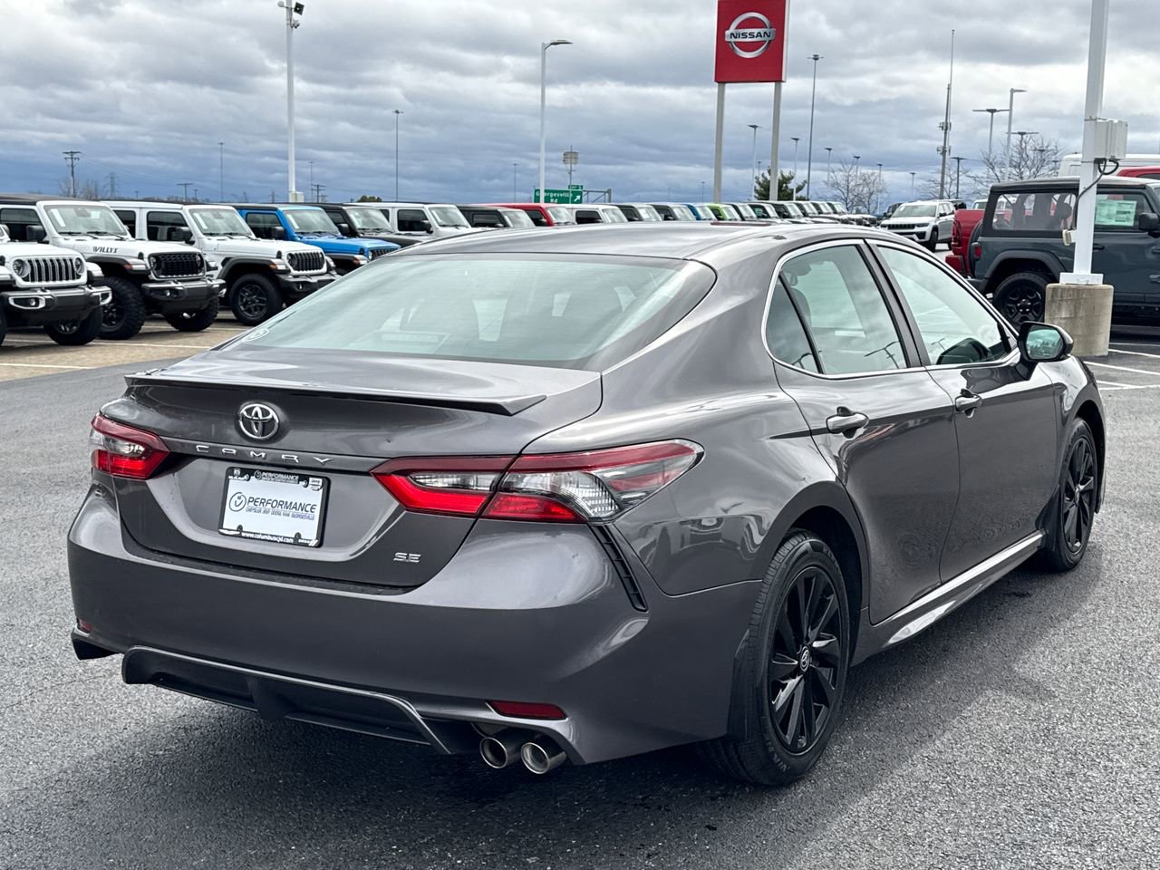 Used 2024 Toyota Camry SE image 3