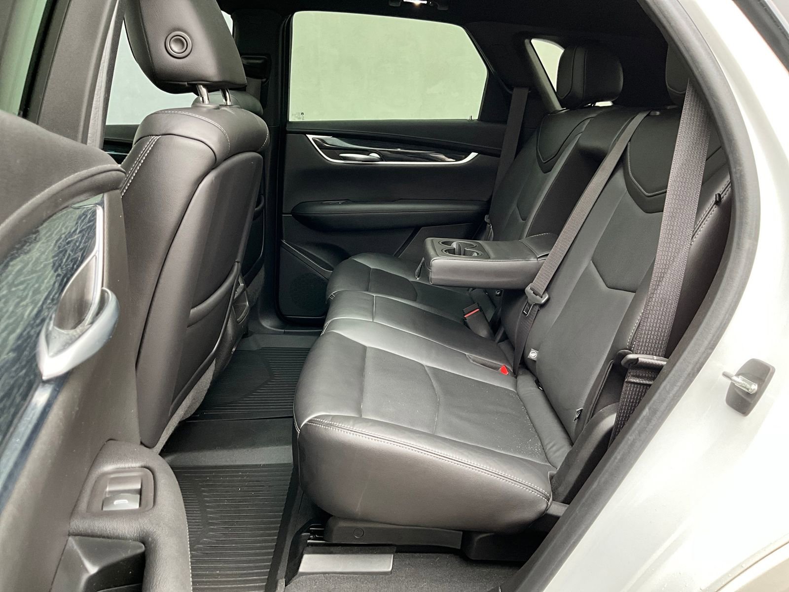 Used 2020 Cadillac XT5 Premium Luxury w/ LPO, Floor Liner Package image 31