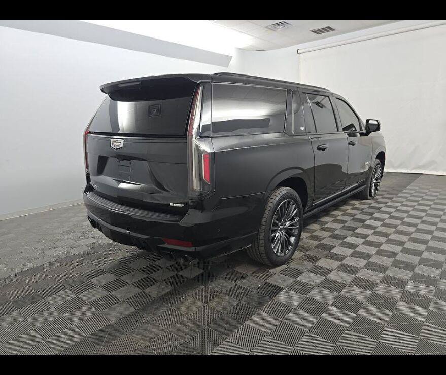 Used 2023 Cadillac Escalade ESV V AWD/4WD image 8