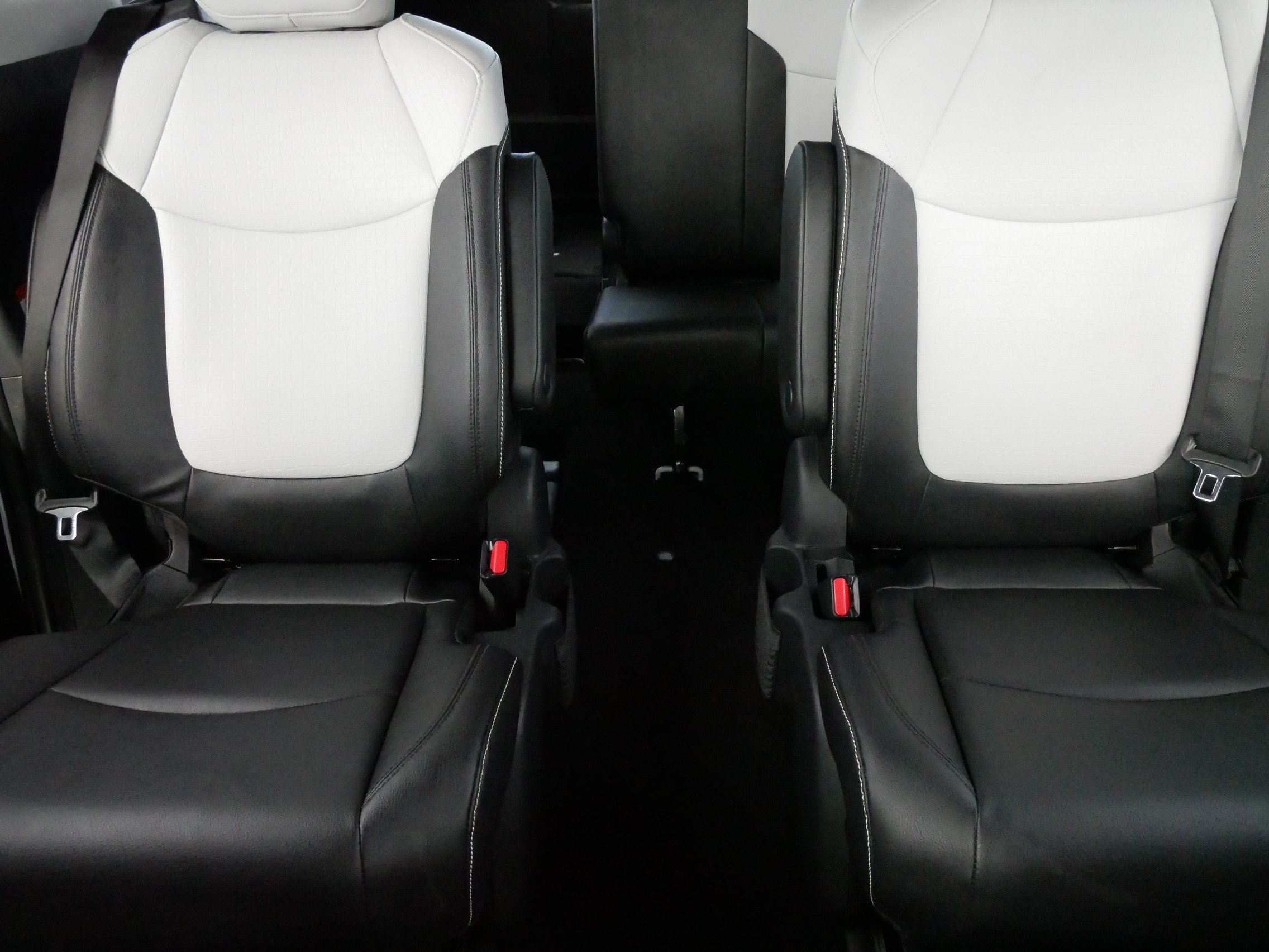 Certified 2026 Toyota Sienna XSE FWD image 13