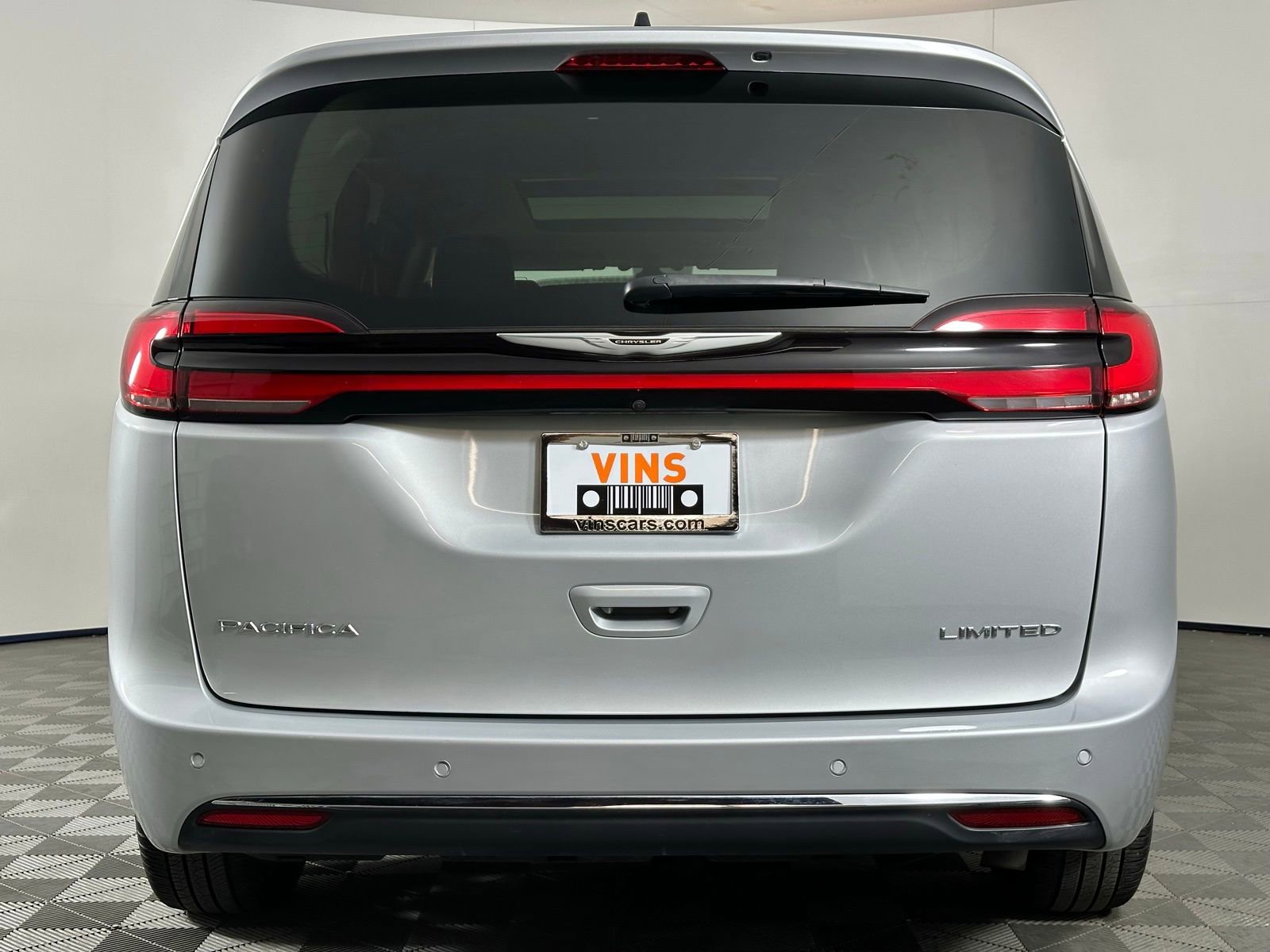 Used 2024 Chrysler Pacifica Limited image 29