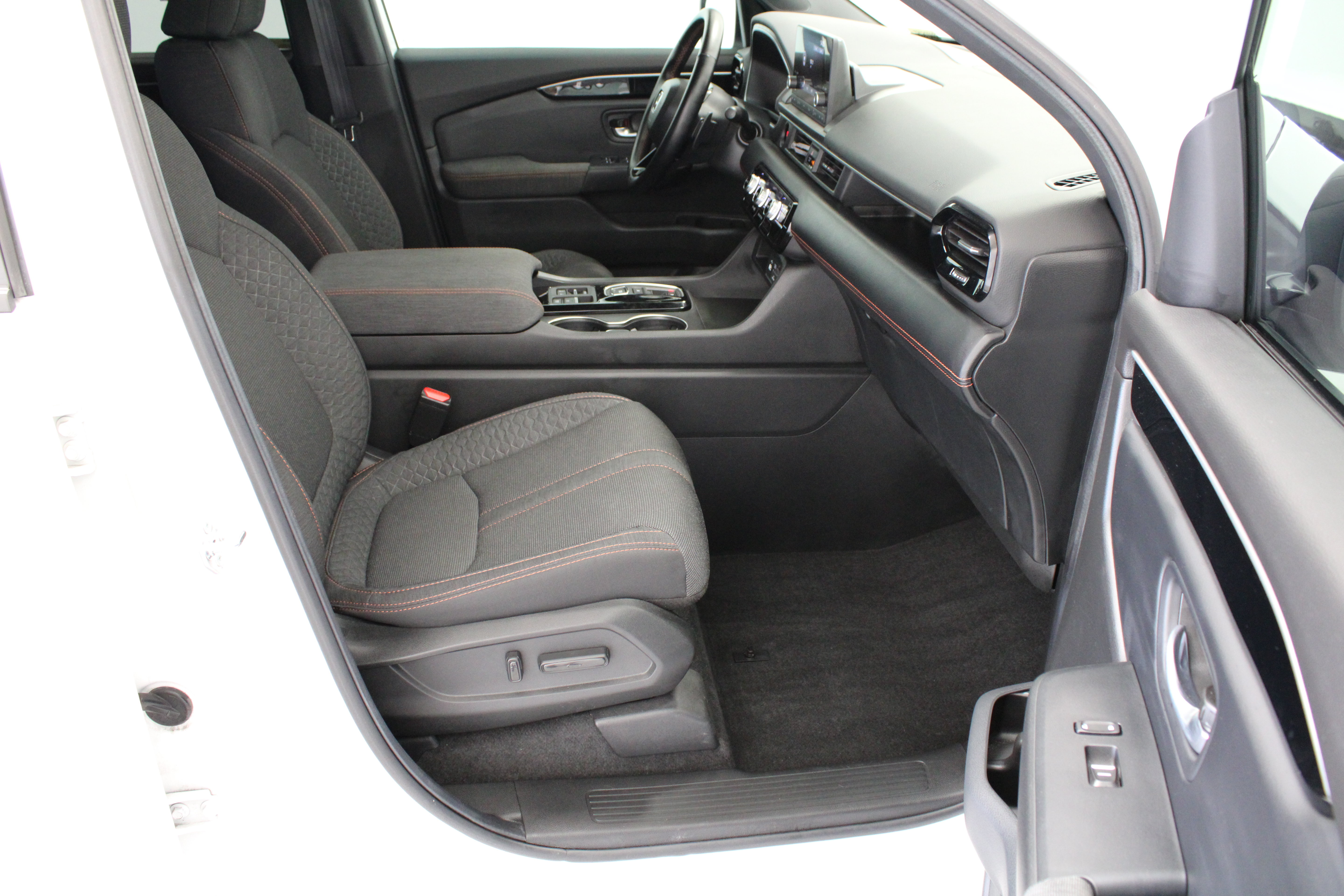 Used 2025 Honda Pilot Sport image 38