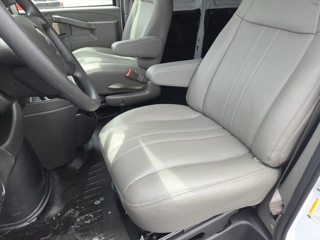 New 2025 GMC Savana 3500 Extended w/ Driver Convenience Package RWD image 24