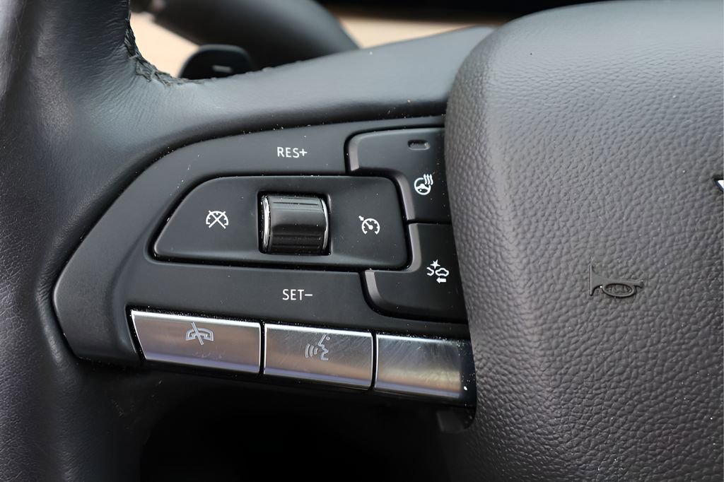 Used 2024 Cadillac XT4 Luxury w/ Cold Weather Package FWD image 19