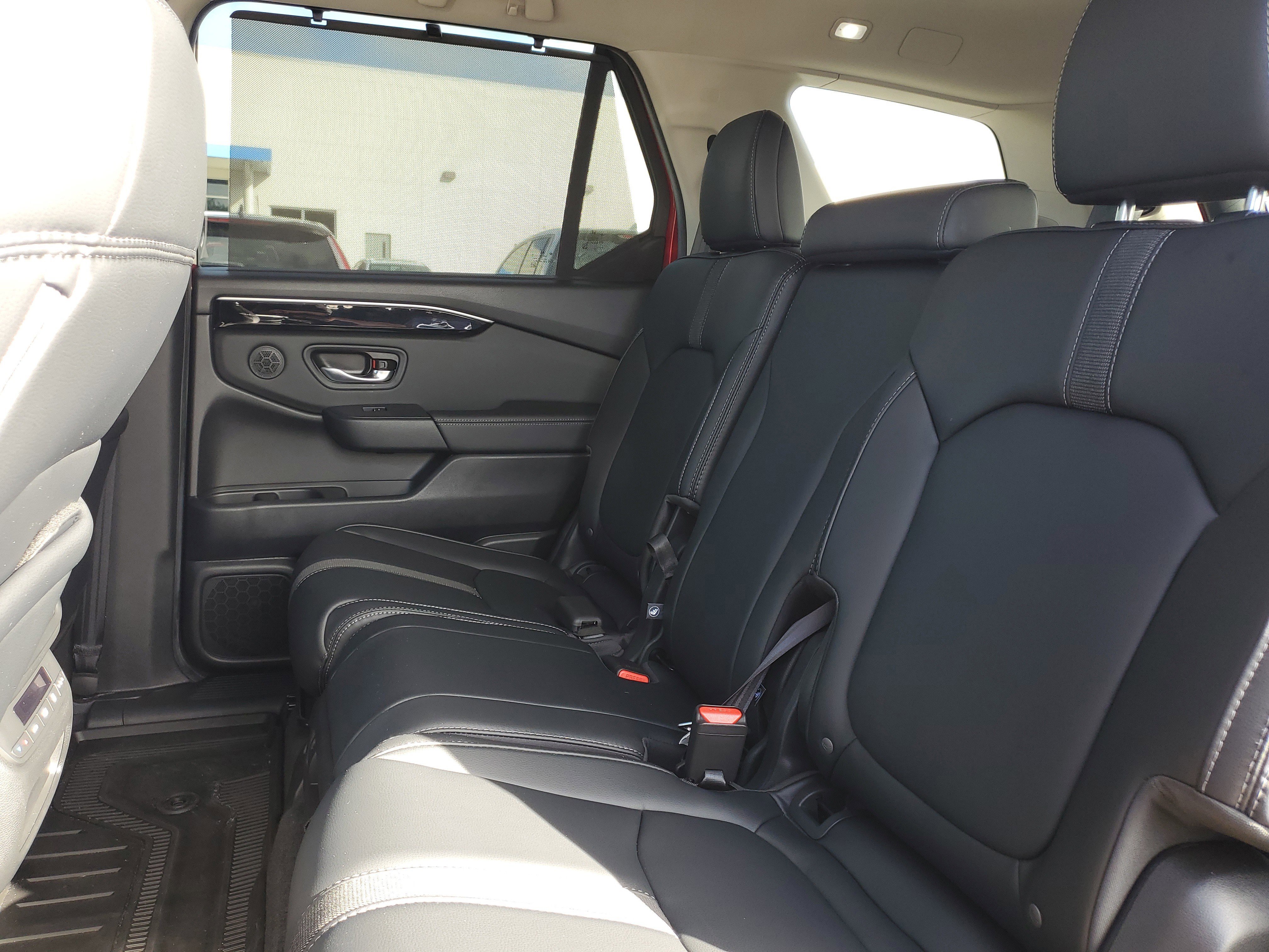 Used 2025 Honda Pilot Touring image 11