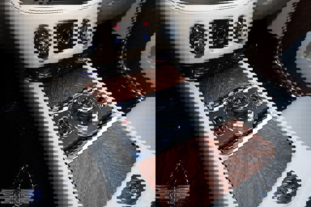 Used 2017 Rolls-Royce Dawn Convertible image 31