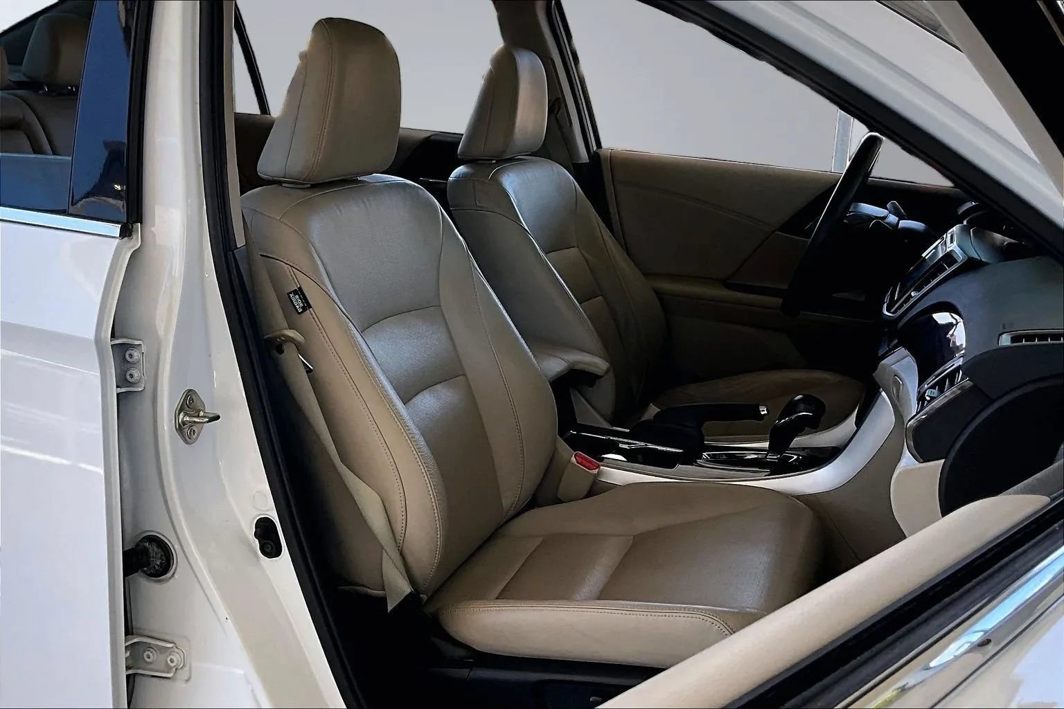 Used 2016 Honda Accord EX-L image 25