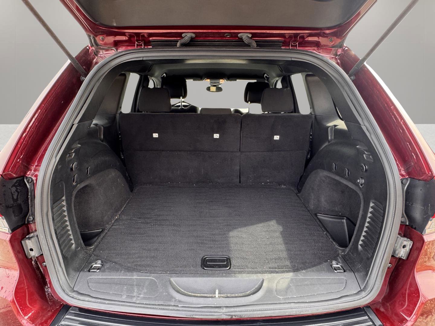 Used 2020 Jeep Grand Cherokee Laredo w/ 18" Wheel & 8.4" Radio Group image 21