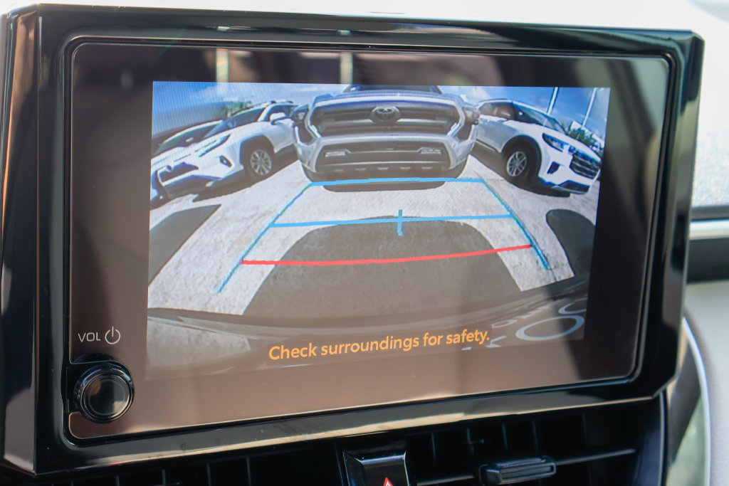 Used 2025 Toyota Corolla Cross LE FWD image 5