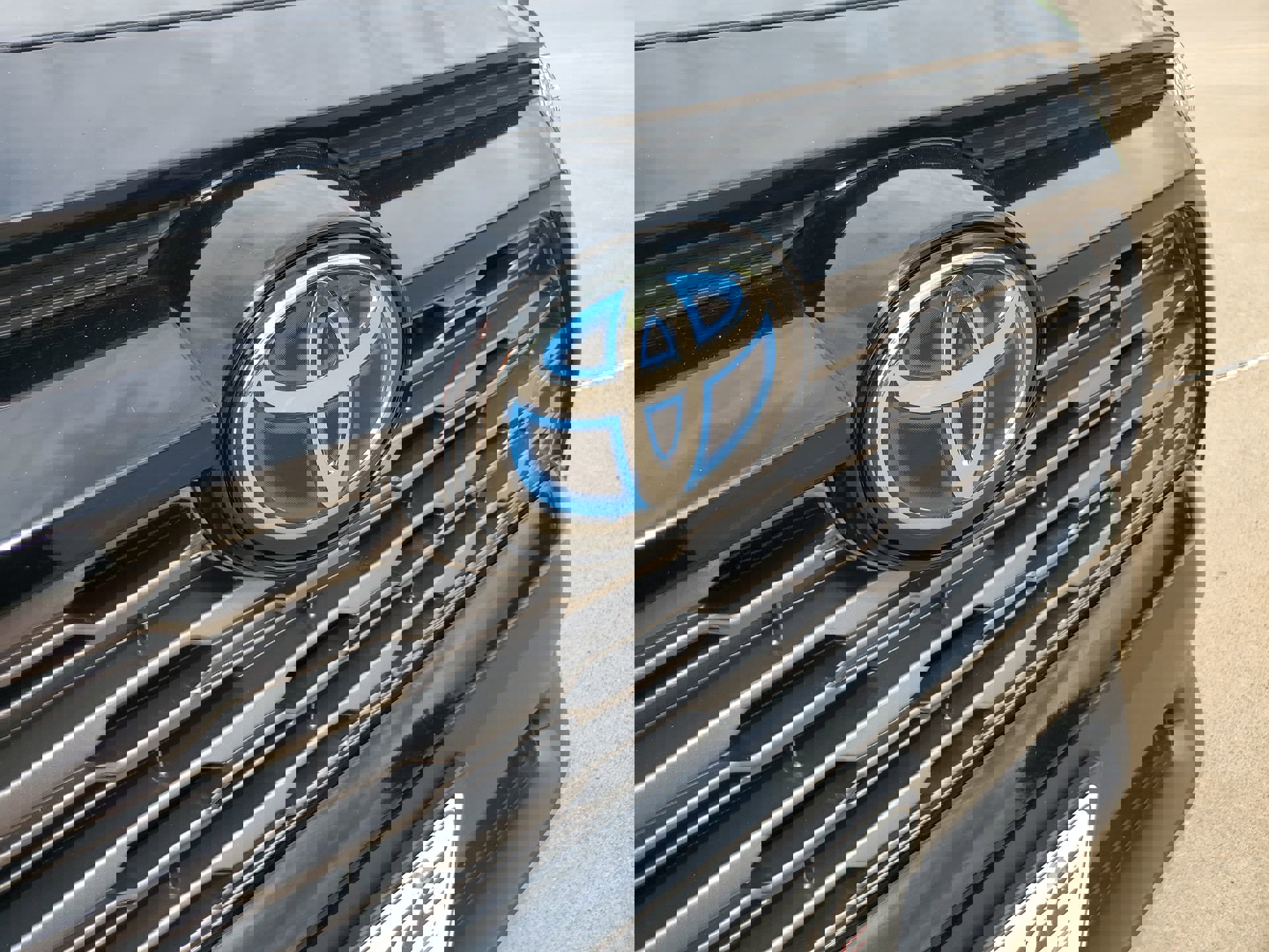 Used 2020 Toyota RAV4 Limited image 38