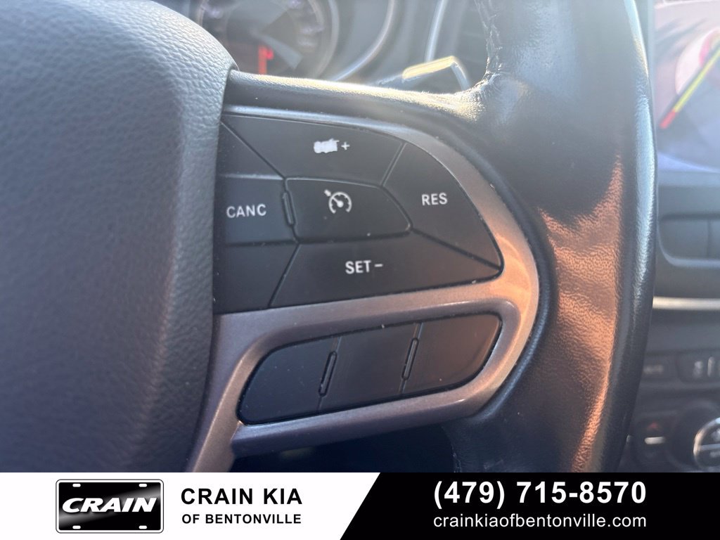 Used 2021 Jeep Cherokee Latitude Lux w/ Comfort/Convenience Group AWD/4WD image 29